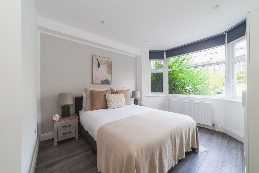 Property photo 2 of 26 Bedroom