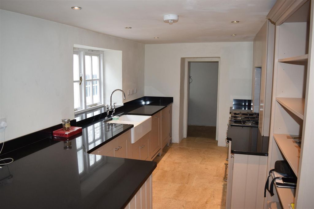 Property photo 2 of 24 Kitchen