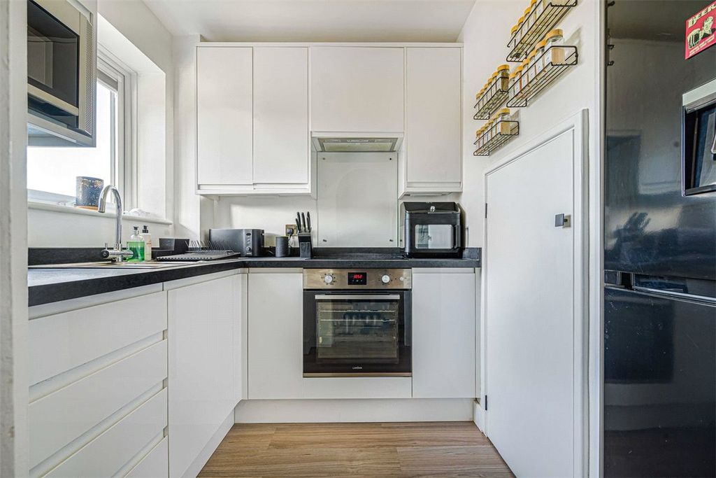 Property photo 2 of 19 Picture No. 14