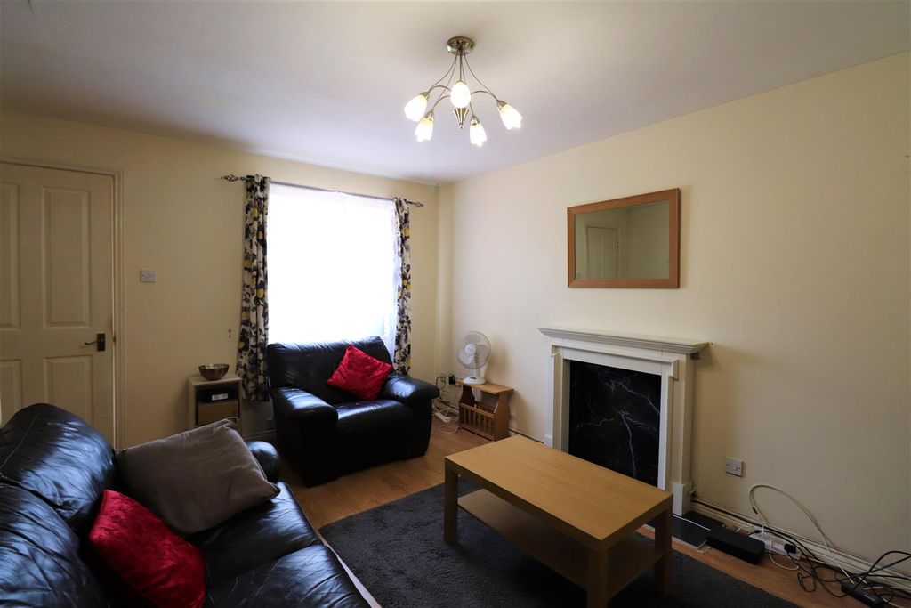 Property photo 2 of 14 Lounge