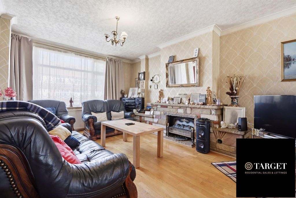 Property photo 3 of 26 12_0Ef63400-8d9B-43Bd-80Da-4Ea2977c2179_Reedit_730