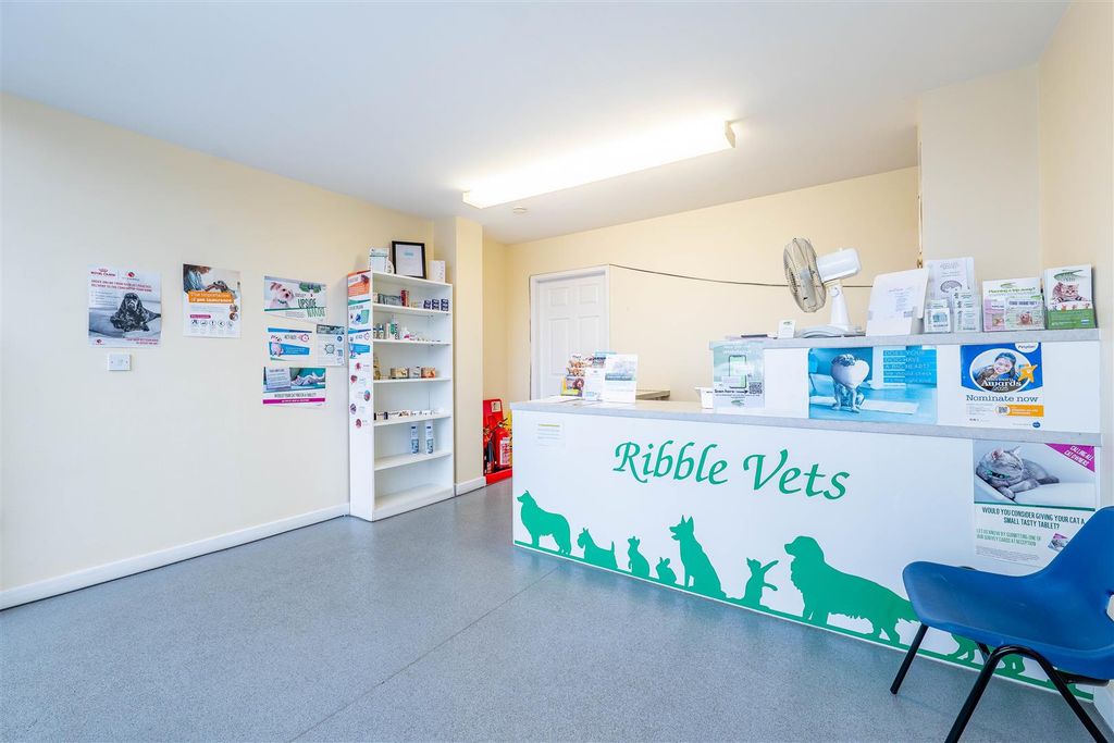Property photo 3 of 21 Shop Front