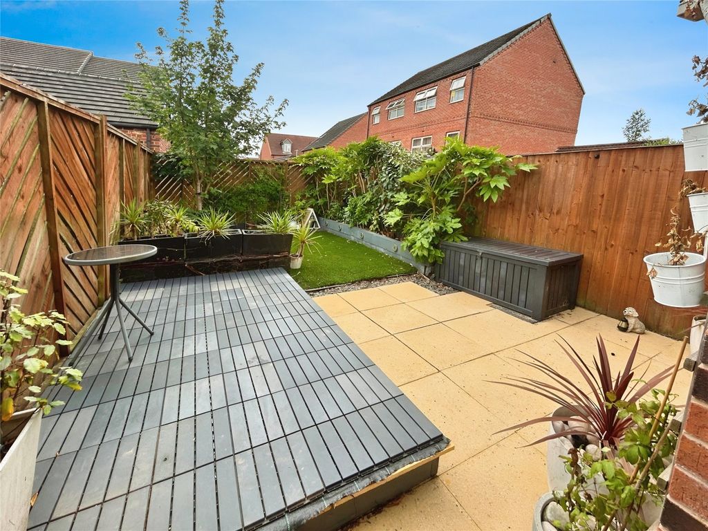 Property photo 3 of 18 Garden