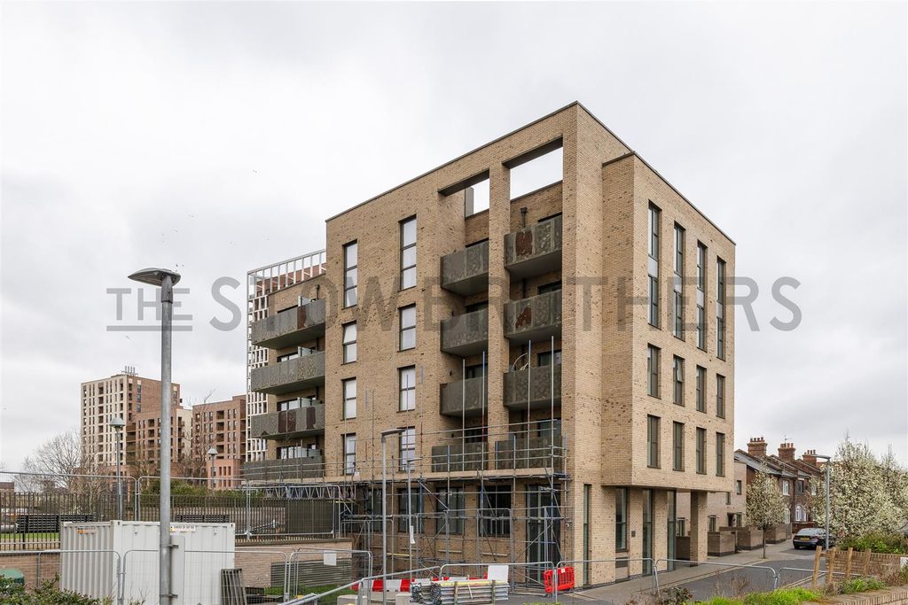 Property photo 1 of 18