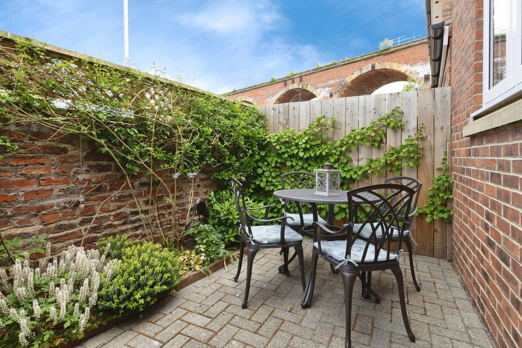 Property photo 3 of 17 Photo