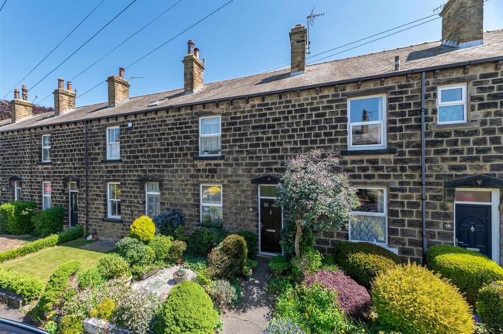 Property photo 1 of 17 Lawn Road