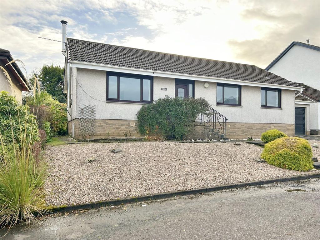 Property photo 3 of 38 33 Alma Park Front