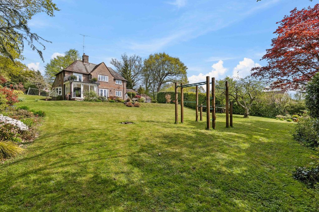 Property photo 1 of 28