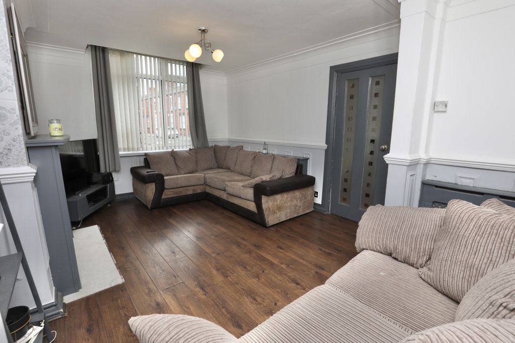 Property photo 2 of 17