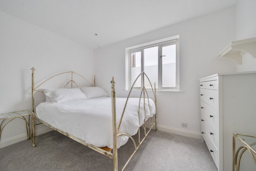 Property photo 3 of 8 Picture No. 13