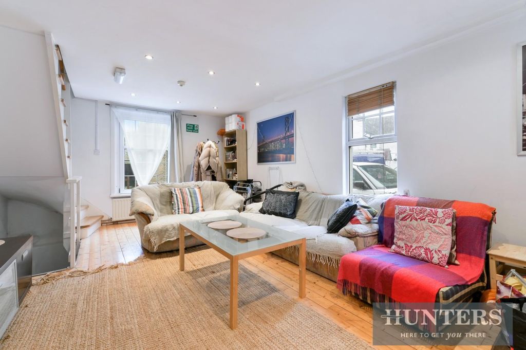 Property photo 2 of 19 New Road,  (1).Jpg