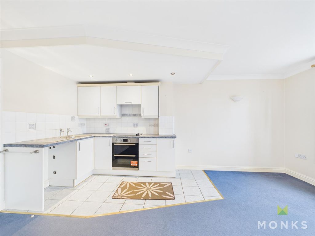 Property photo 3 of 8 Cam01520G0-Pr0306-Still006.Jpg