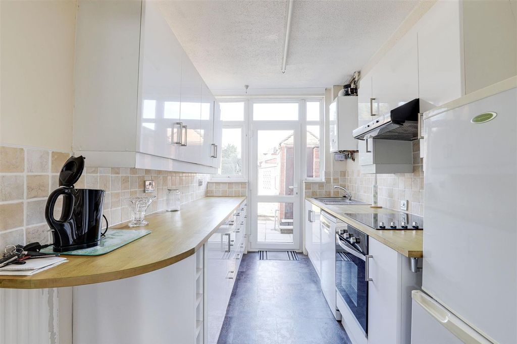 Property photo 2 of 19