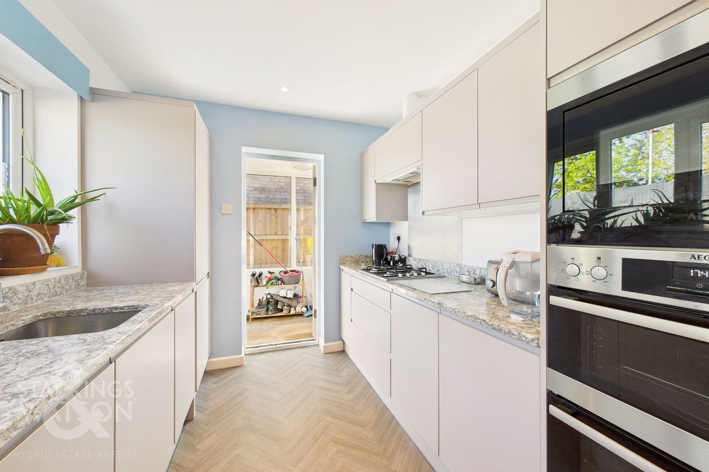 Property photo 3 of 22