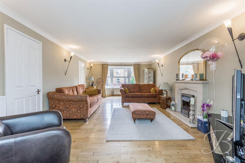 Property photo 3 of 41 Living Room