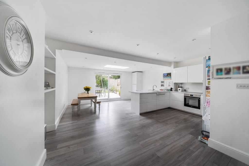Property photo 1 of 10 Kitchen