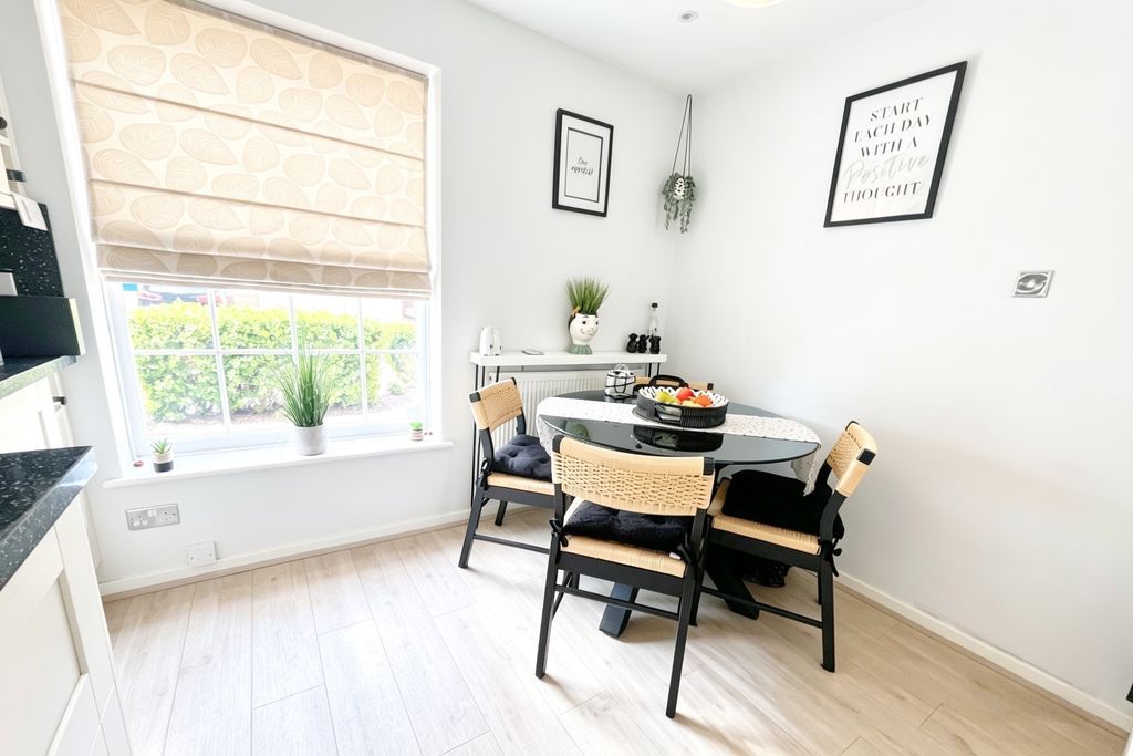 Property photo 3 of 12 Dining Area