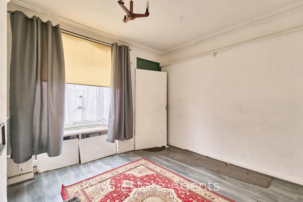 Property photo 3 of 17 P1709721_Hdr.Jpg