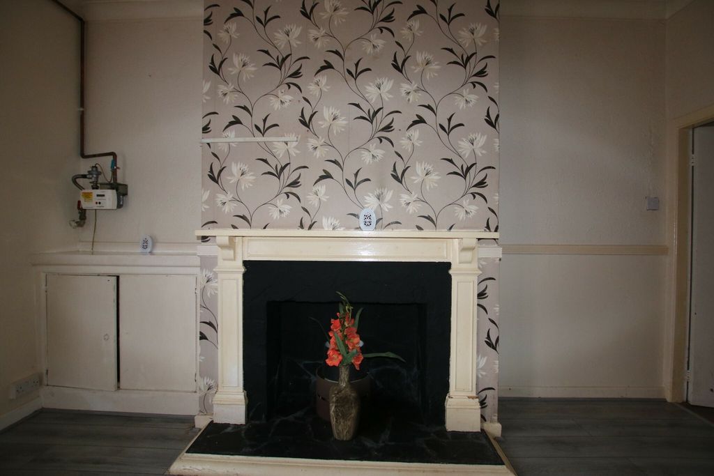 Property photo 2 of 8