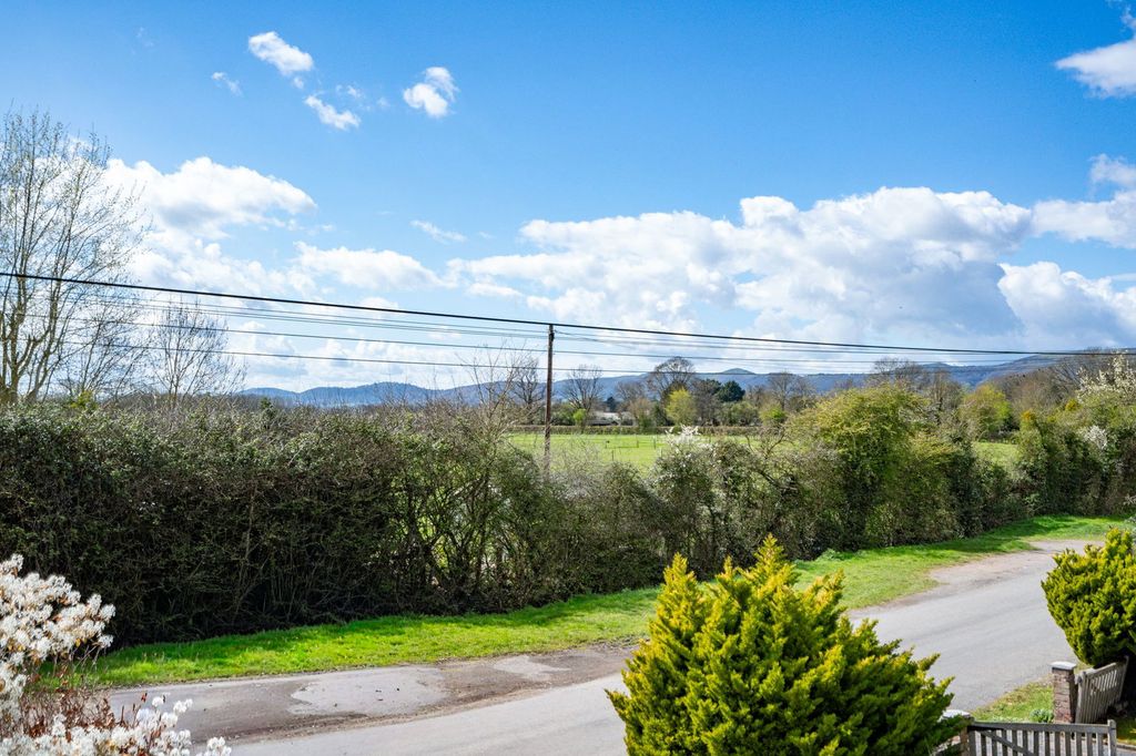 Property photo 2 of 26