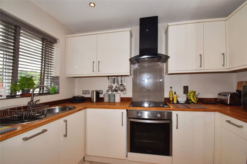 Property photo 3 of 20 Kitchen