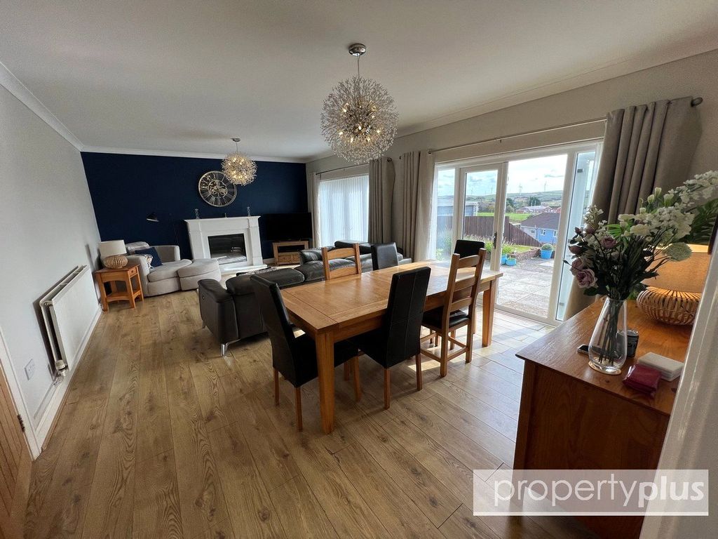 Property photo 2 of 16 Picture No. 27