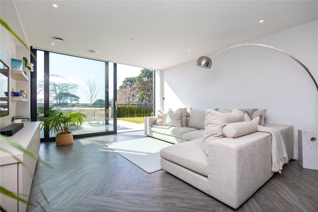 Property photo 3 of 22 Picture No. 11