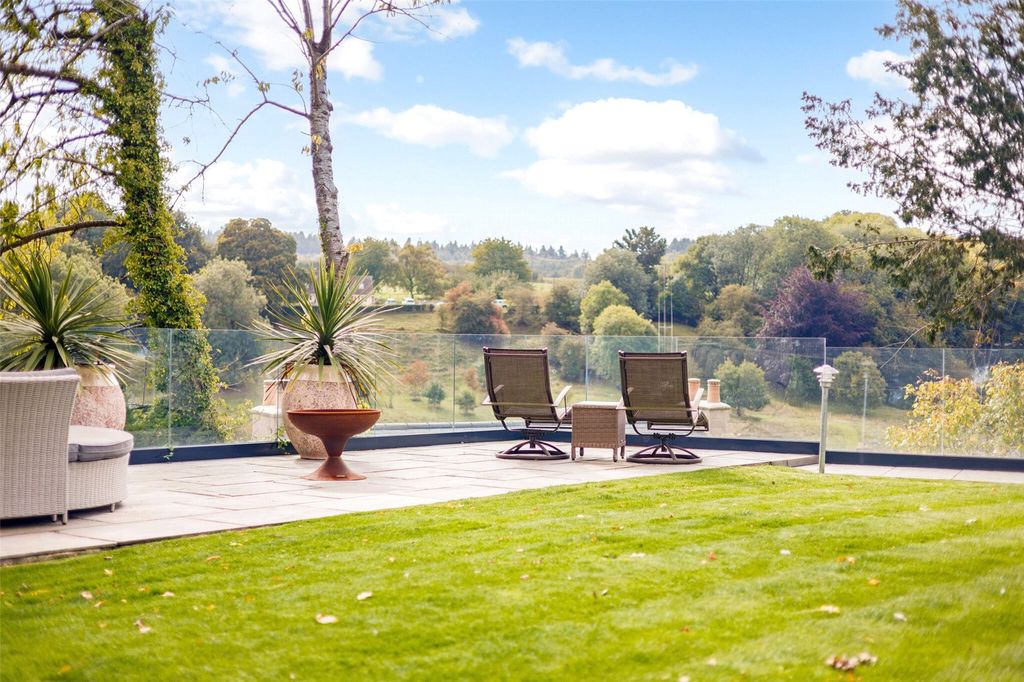 Property photo 2 of 31 Garden