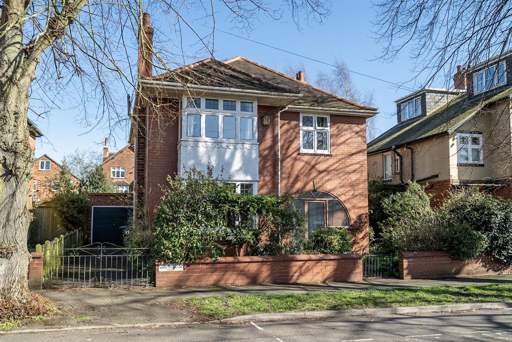 Property photo 1 of 17 External