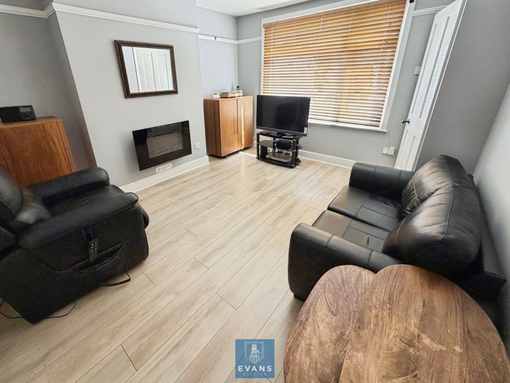 Property photo 2 of 10 Lounge