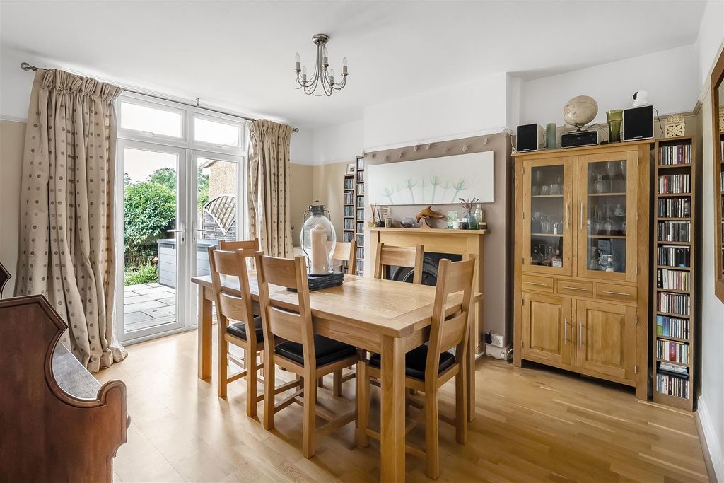 Property photo 3 of 11 34-Kingscroft-Road-8.Jpg