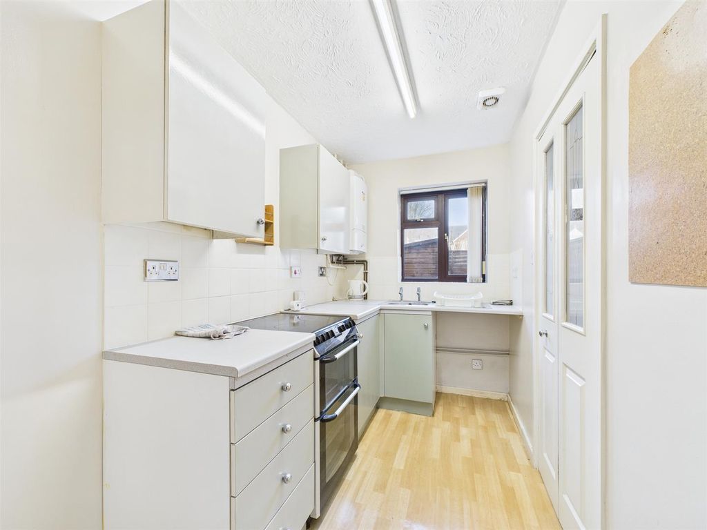 Property photo 3 of 9 Kitchen