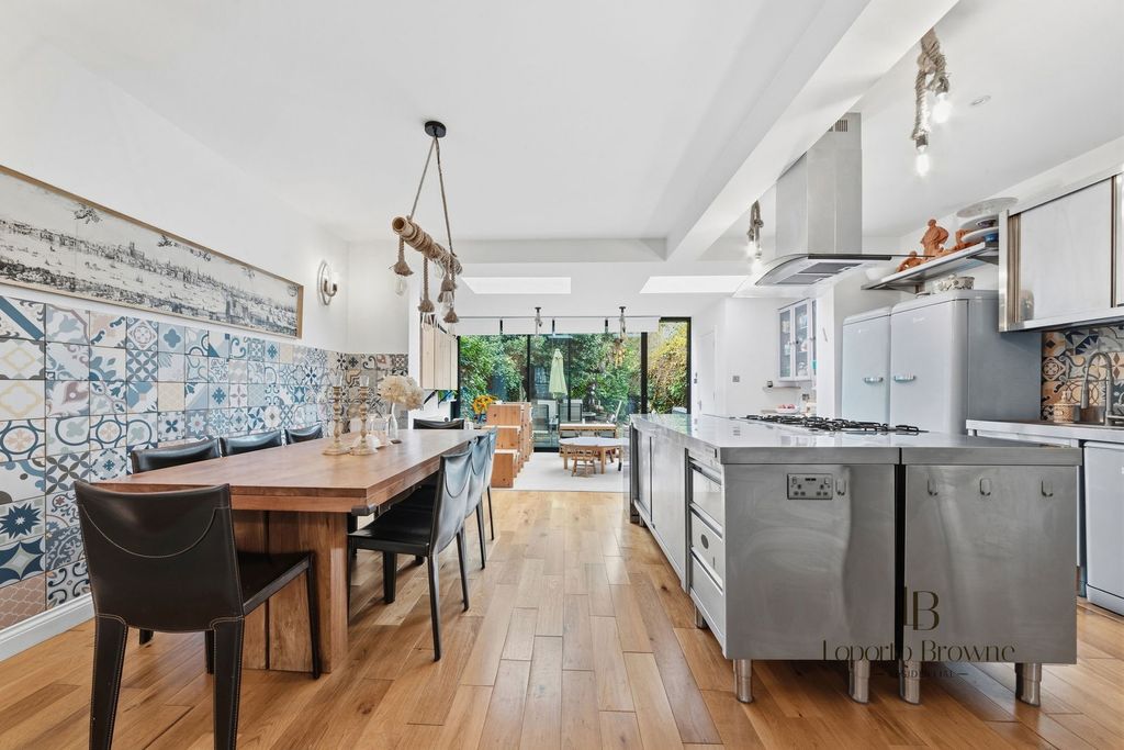 Property photo 1 of 26