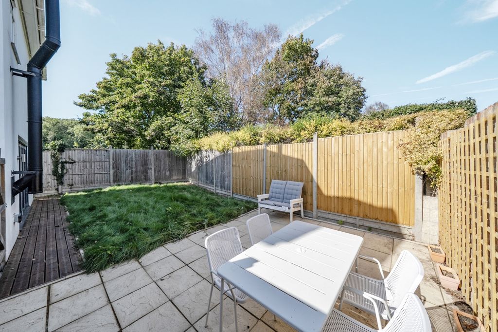 Property photo 3 of 21 1355583-3-68cd655...