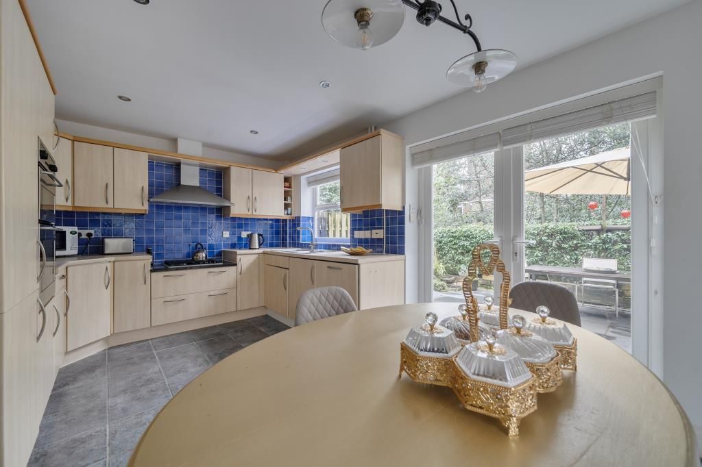 Property photo 2 of 18 Kitchen