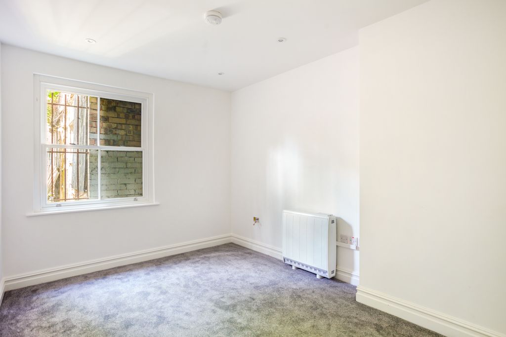 Property photo 2 of 6 160 Ewell Road Surbi