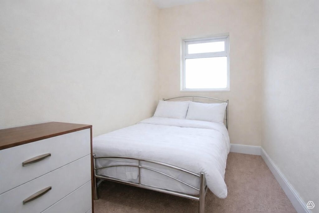 Property photo 3 of 6 7