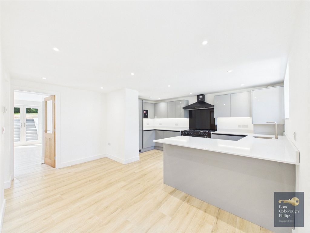 Property photo 3 of 29 Picture No. 18