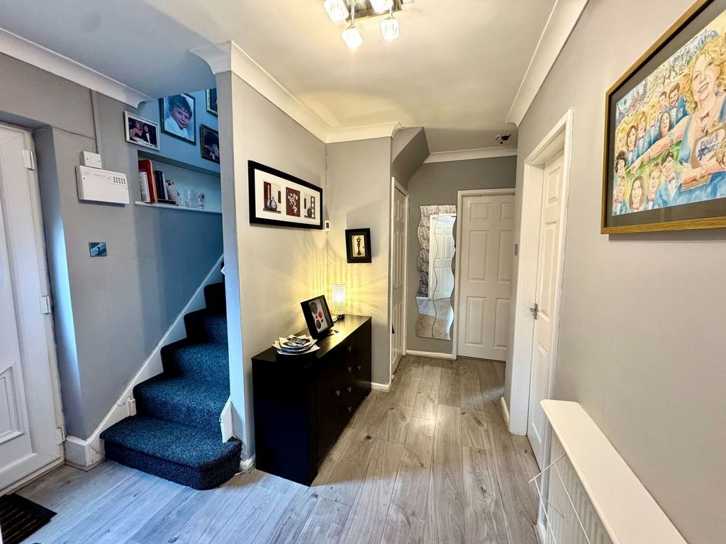 Property photo 3 of 39