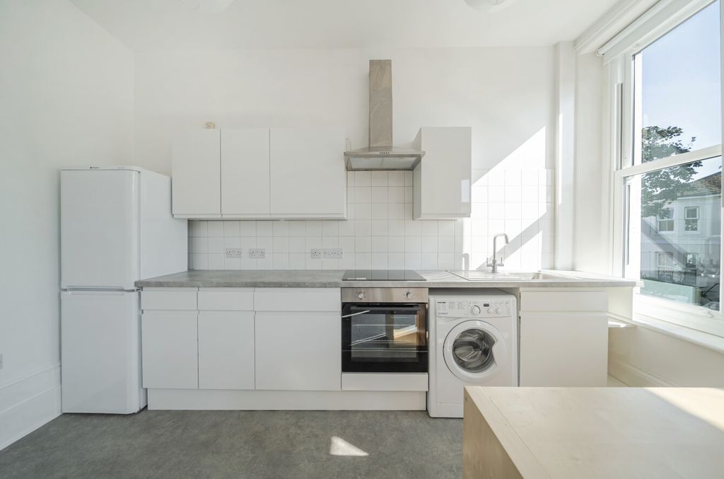 Property photo 3 of 15 1509540-12-6A7Edd...