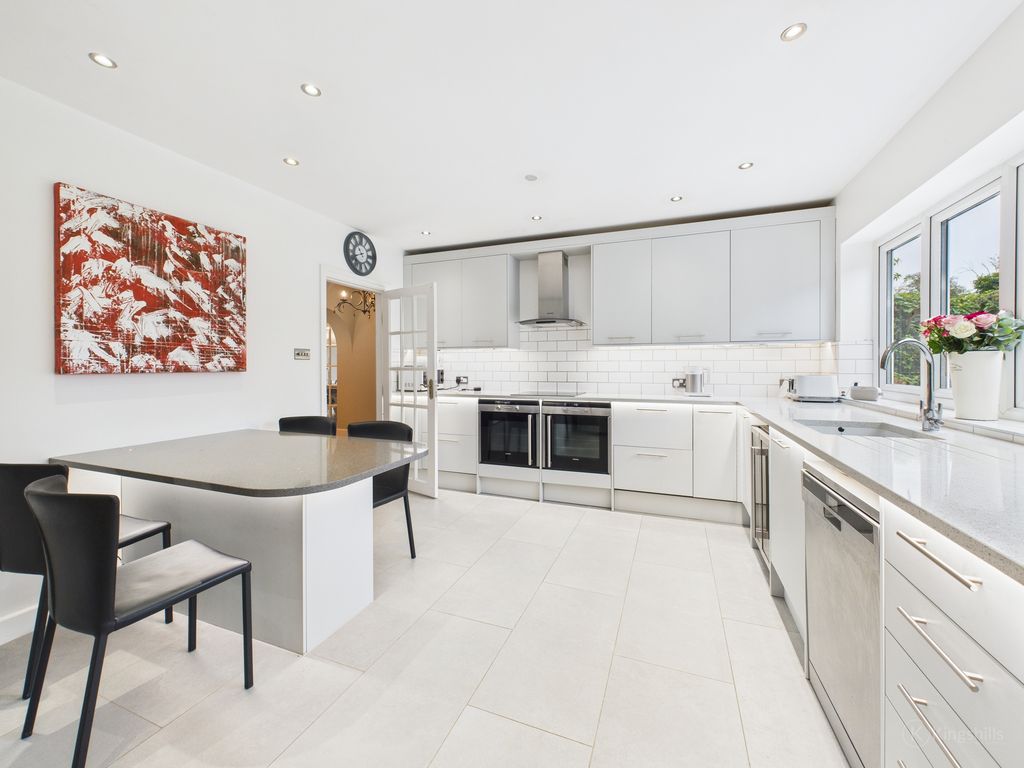 Property photo 3 of 21 Kitchen