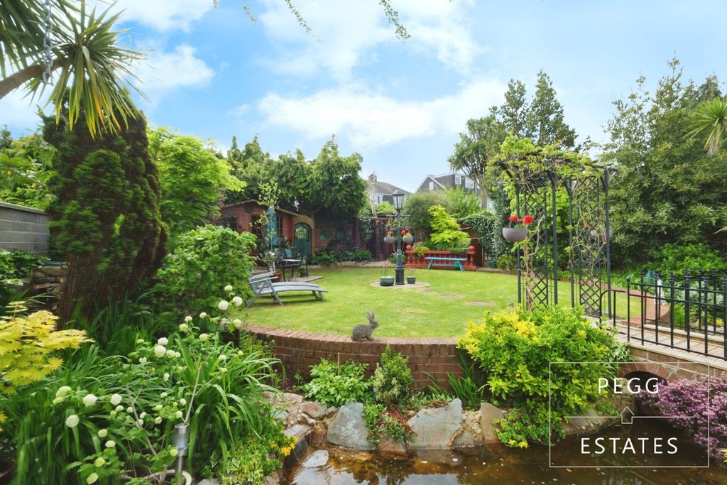 Property photo 2 of 36
