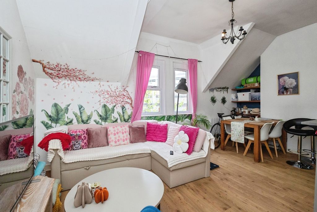 Property photo 3 of 21 Pbox-Img.Jpg