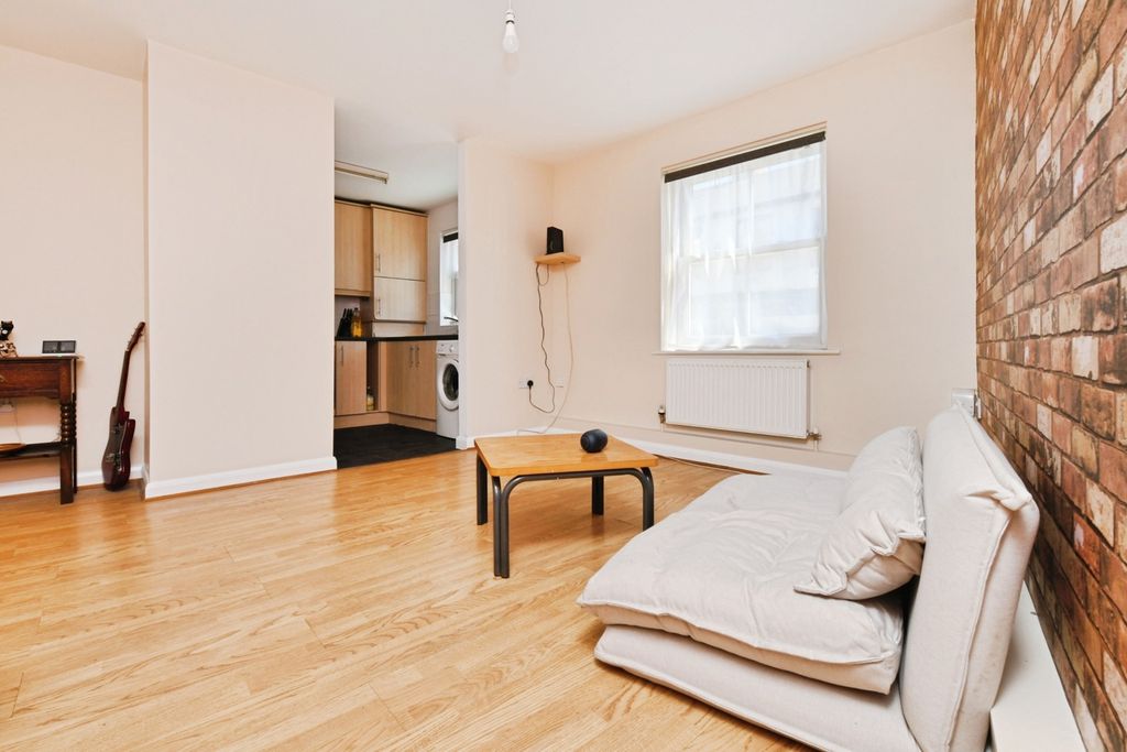 Property photo 2 of 12 Pbox-Img.Jpg