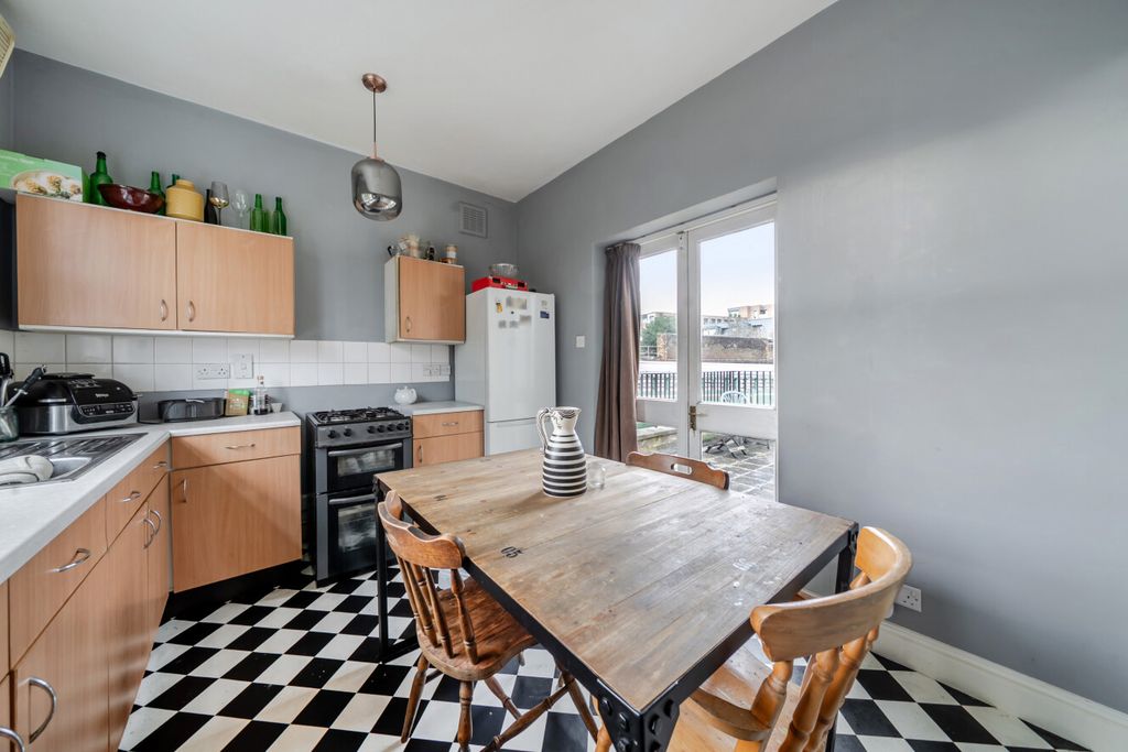 Property photo 2 of 13 1414638-6-698F68c...