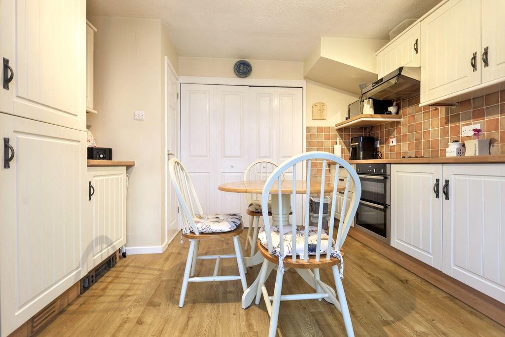 Property photo 3 of 17 Img_5923