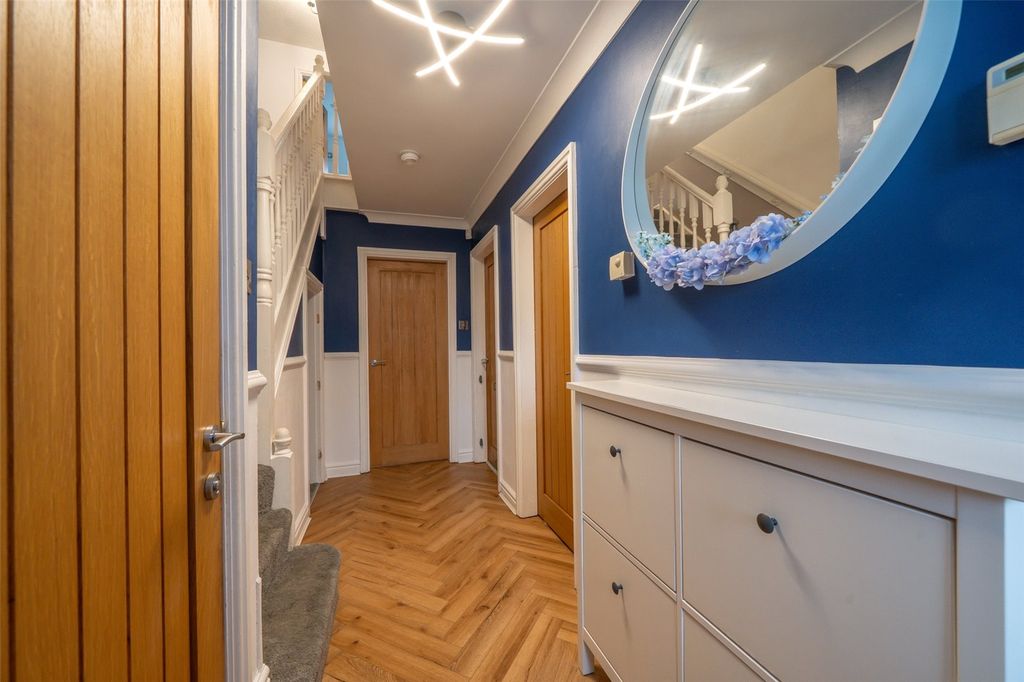 Property photo 2 of 25 Hallway