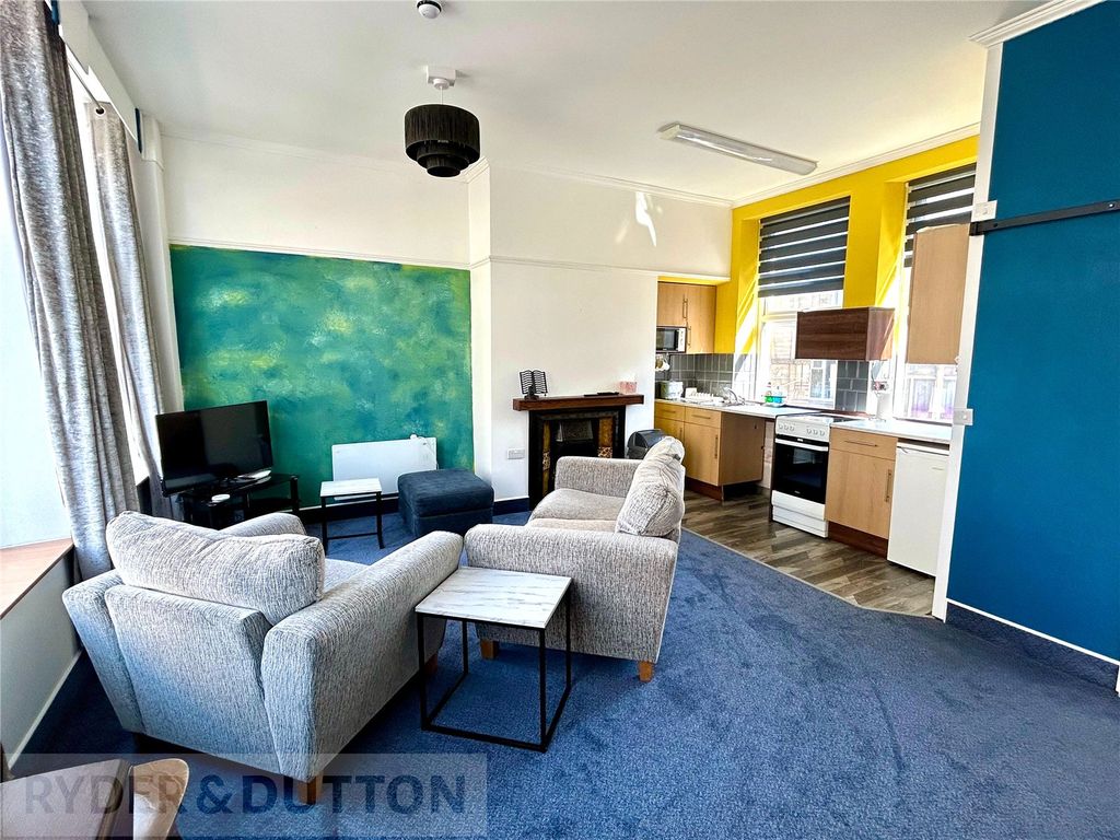 Property photo 1 of 11 Living Kitchen