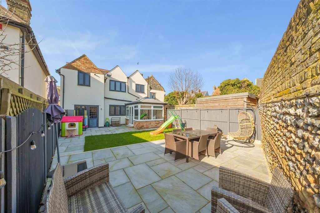Property photo 1 of 18 Homestead Village Ramsgate, 3 Bed Room End Of Terr