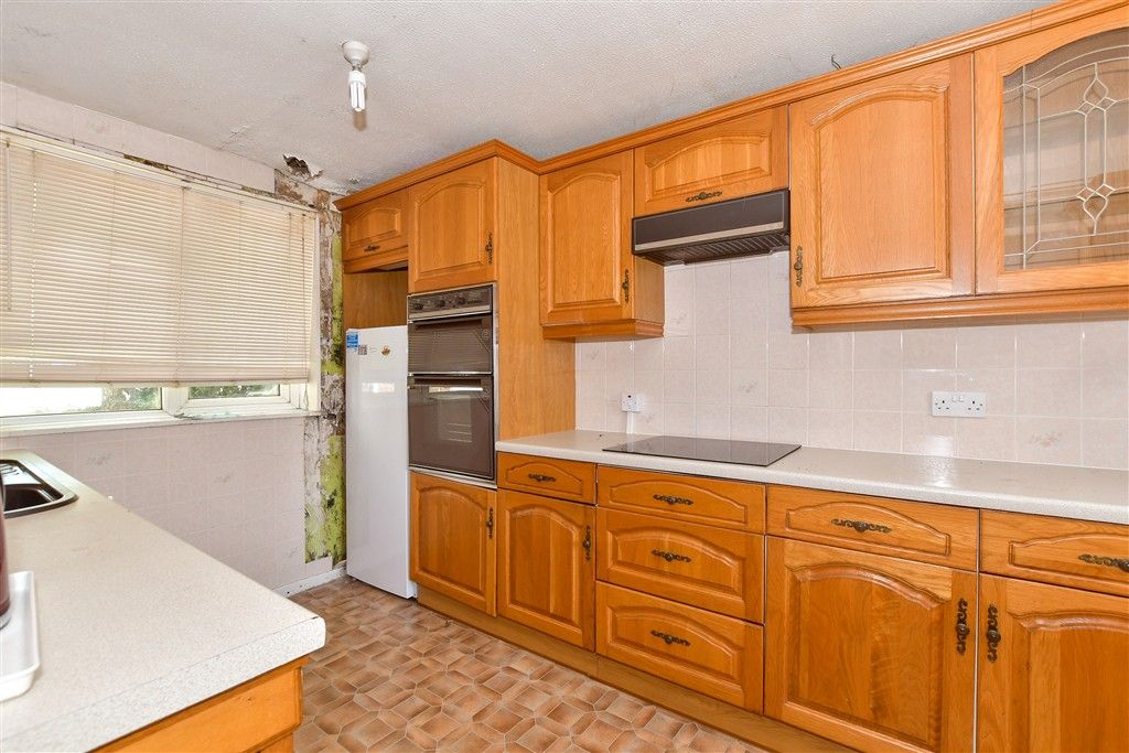 Property photo 1 of 8 Kitchen